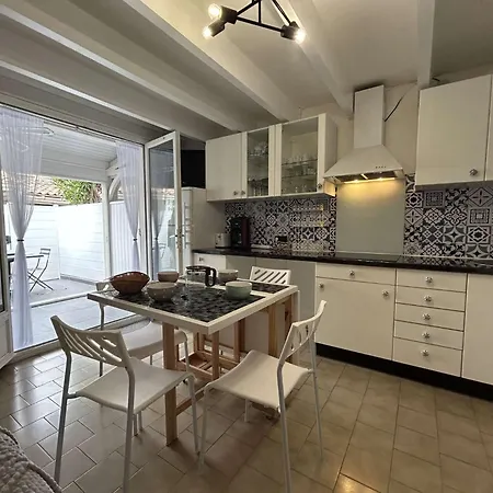 De - Type T2 Ct720-127 Apartment Agde